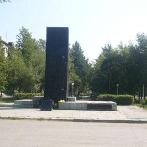Памятник воинам Великой Отечественной войны и труженникам тыла. Летняя съёмка