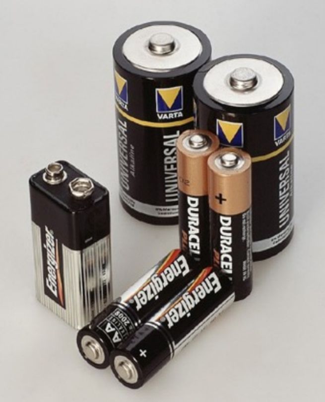 Electric batteries. Батарейка (элемент а332 lr10). Химические источники тока гальванические элементы. Гальванический элемент батарейка. Первичные гальванические элементы.